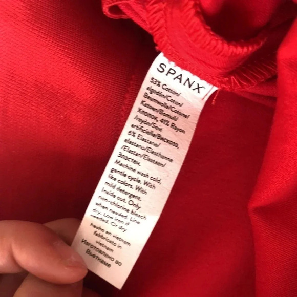 Spanx On The  Go 4-Way Stretch 6 inch red shorts size 2X - Picture 7 of 8